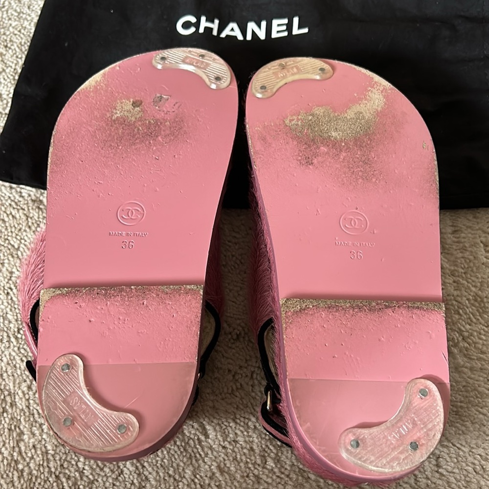 CHANEL - Pink Calf hair/Shearling Dad Sandals - 36 - Picture 2 of 6